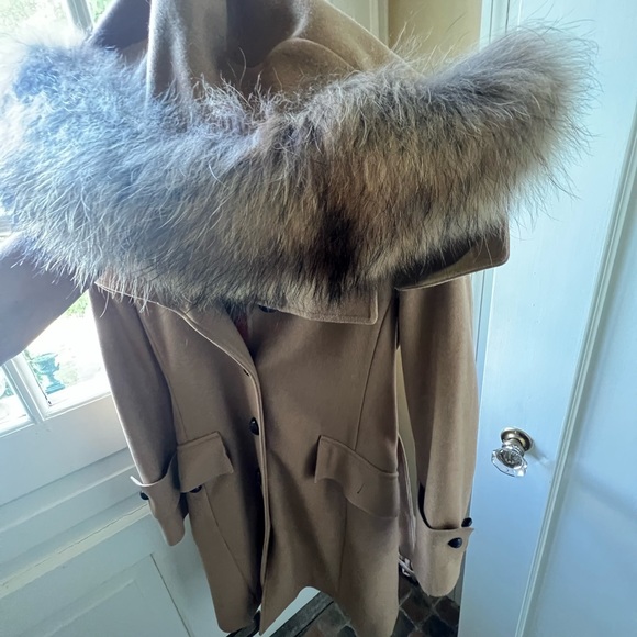 Burberry women’s coat with fur size 38 - Picture 4 of 7